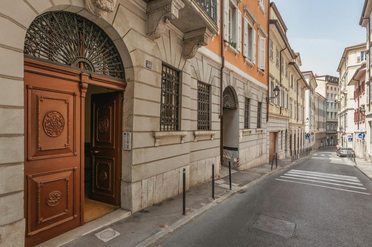 Suite Saba, Stile E Parcheggio In Centro A Triest Exterior foto